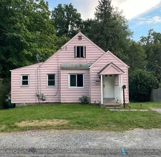 Cozy 4 Bd House In Pitt Holiday home