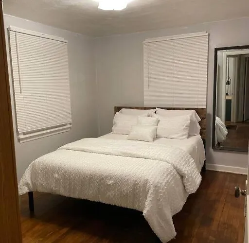 Cozy 4 Bd House In Pitt Pittsburgh