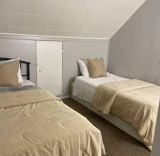 Holiday home Cozy 4 Bd House In Pitt