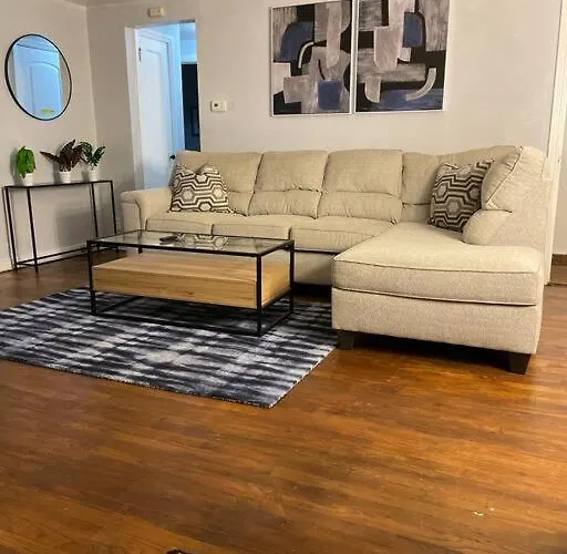 Holiday home Cozy 4 Bd House In Pitt Pittsburgh